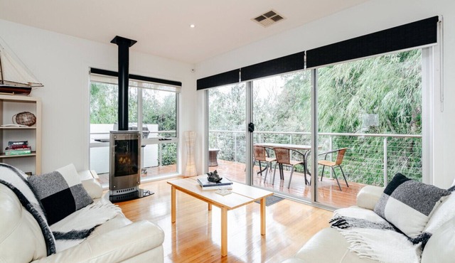 The Lake House - Views over lake - walking track