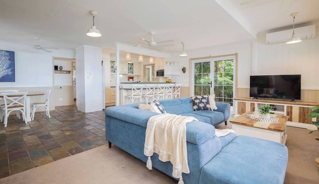 The Lake House Waterfront Haven with Granny Flat