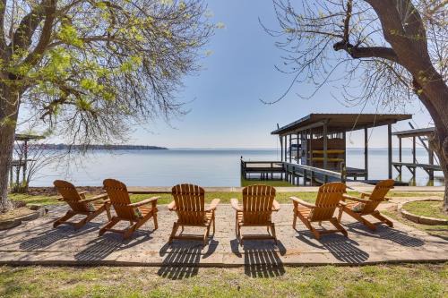 The Lake House with Dock and Patio in Livingston
