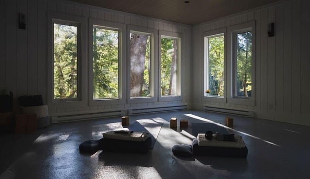 The Lake House - Yoga Studio, swimming, boating, hiking and more!
