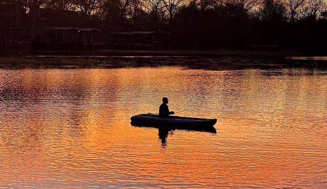 THE LAKE IS BACK! Guadalupe River Retreat w/Hot Tub, Kayaks, Dock & Firepit