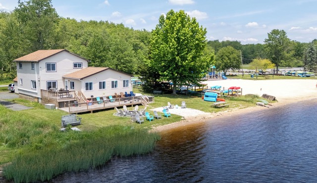 The Lake Life by AvantStay | Lakefront + View + Hot Tub