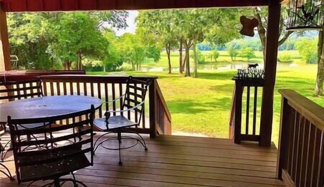 The Lake Lodge - 5 Star R&R Water Retreat