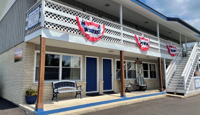 The Lake Mason Lodge - Entire "Lodge" for large groups!