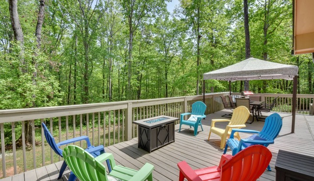 ‘The Lake Place’ Cabin w/Golf Cart & Free Kayaks!