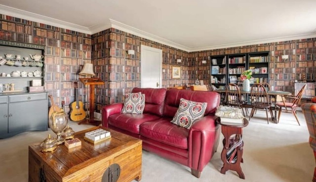 The Lake Room 40 mins Edinburgh, 10 mins Loch Leven, 25 mins Sterling Castle