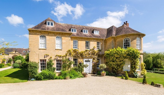 The Lake Room - Upper Court Manor