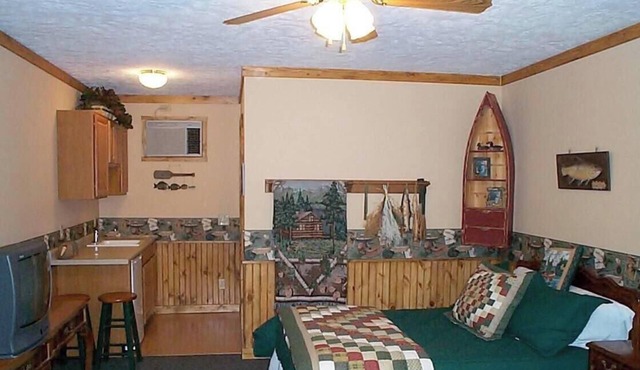 The Lake View Room - with 2 Queen Beds