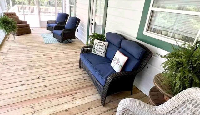 The Lakefront Deckhouse- perfect place for relaxing with nature and family