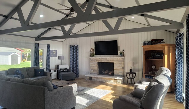 The Lakehouse at Winnebago. Green Bay 1 hr. Ice Fishing out your door. Fireplace