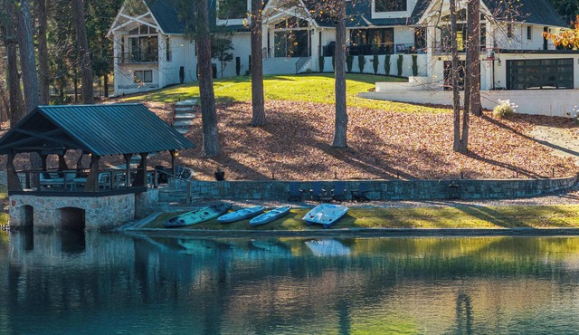 The LakeHouse - Atlanta: Luxury Lakeside Escape