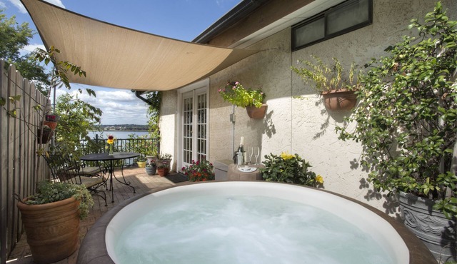 The Lakehouse Bed & Breakfast