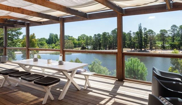 The Lakehouse Beechworth- Absolute Lake Frontage