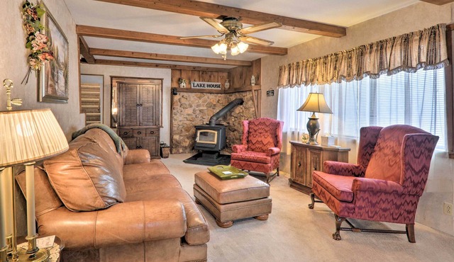 'The Lakehouse' Lovely Wappapello Country Home!