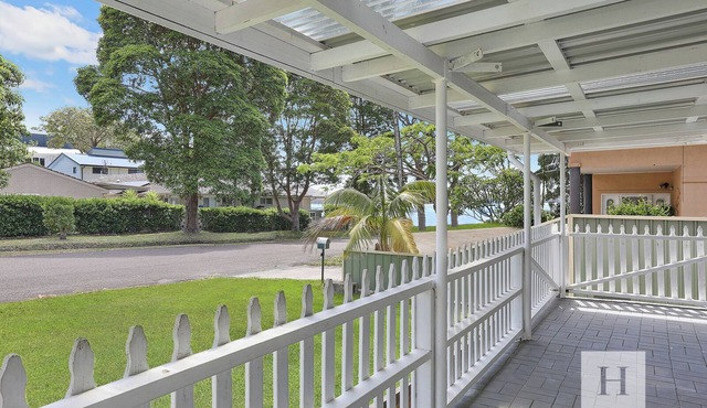 The Lakehouse - Spacious Cottage!