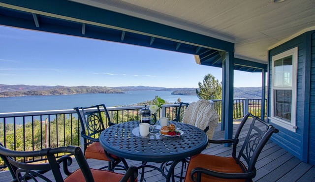The Lakehouse. Spectacular Lake & Moutain Views, Pool, private marina & dock.