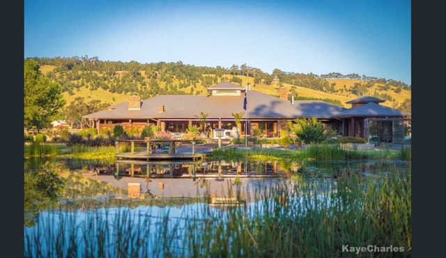 The Lakehouse with beautiful scenic views/animals