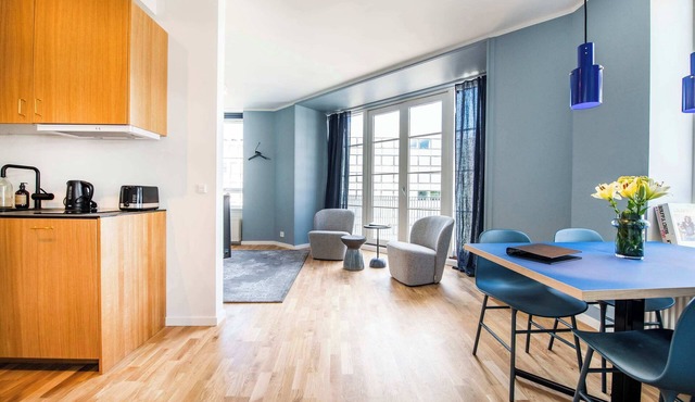 The Lakes 1BR swanky by Daniel & Jacob's