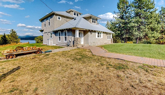 The Lakeside Farmhouse | Historic charmer with private dock & covered patio