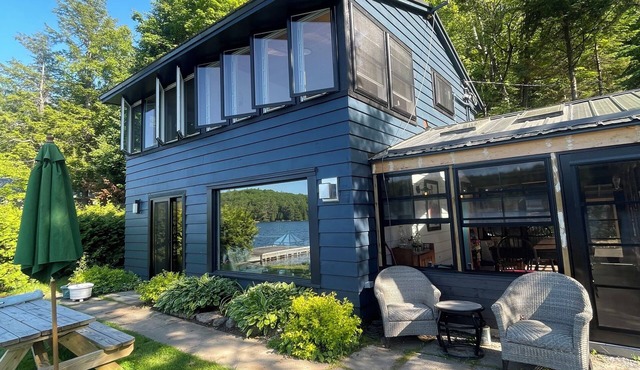 The Lakeside Hideaway