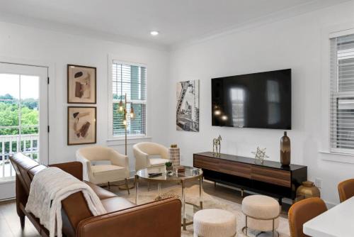 The Lakeside Landing