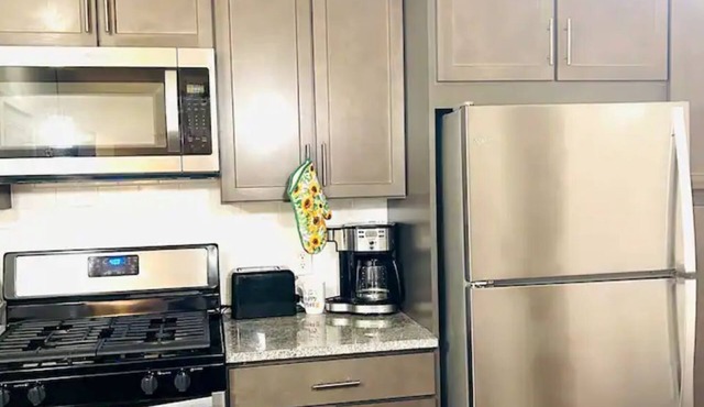 The Lakeside Layover w/Pool/Parking/WiFi Pkg
