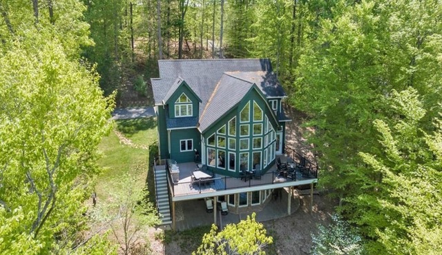 The Lakeside Lodge - 6BR Luxury Lakefront Property - Private Dock