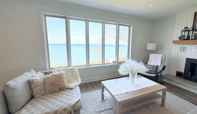 The Lakeside Retreat on Lake Ontario, Wineries & best of Niagara experiences!