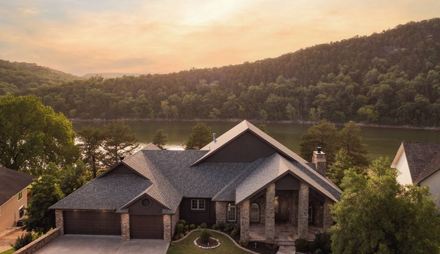 The Lakeside Stay