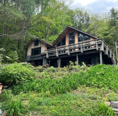 The Lakeview Art House