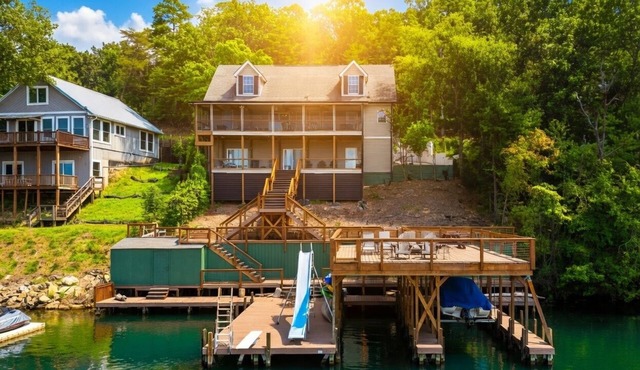 The Lakeview: Best Views on Tillery, Sleeps 16, Private Dock with Slide