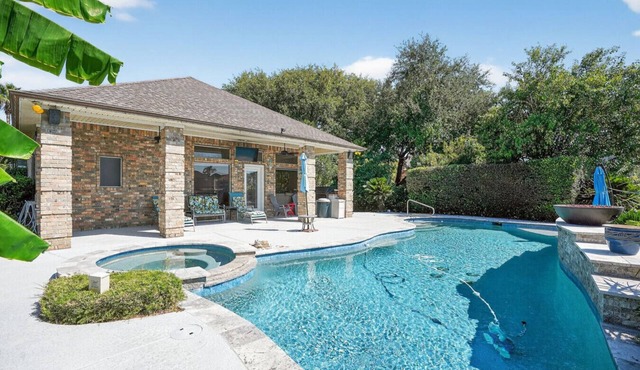 The Lakeview Getaway | Sleeps 14