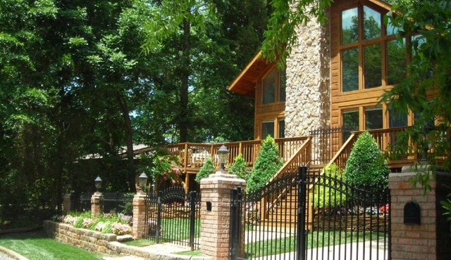 The Lakeview House - access to pier/dock, fire pit and lake access