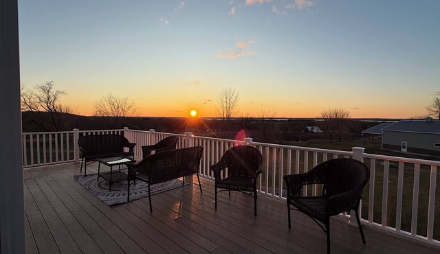 The Lakeview House-Stunning Views-Game Room