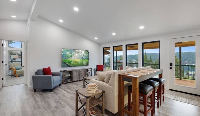 The Lakeview Lime House