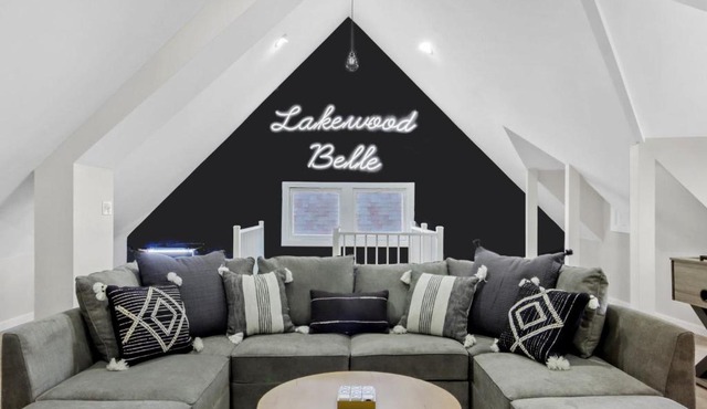 The Lakewood Belle: Family Friendly Home 10 minutes to Downtown!