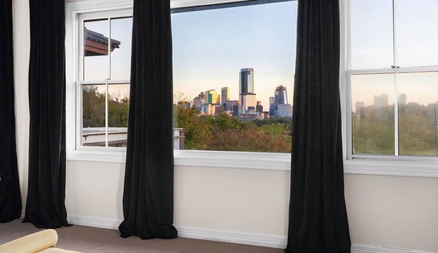 The Lamar Lookout + 3BR + Skyline Views in Austin