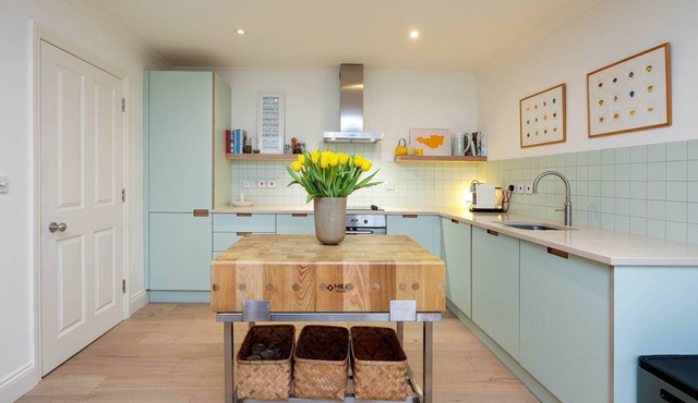 The Lancaster Gate Mews House, by Veeve