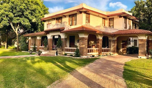 The Lancaster Manor Bed and Breakfast