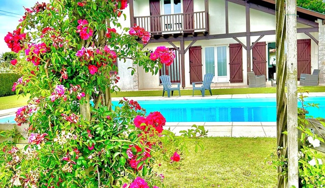 The Landaise villa with heated pool