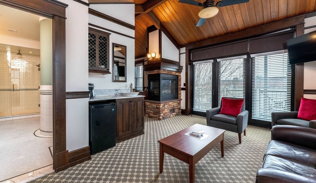 The Landing 201 Luxury King Suite with Balcony