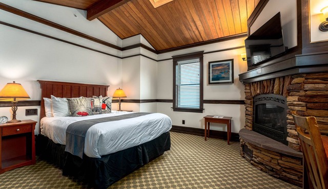 The Landing 204 Queen Suite with Jetted Tub