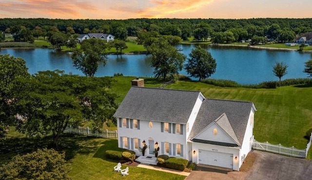 The Landing at Kent Island: WATERFRONT 5BR with Pool, Firepit, Playground!