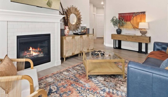 The Landmark | 2 King Beds, Garage & Fireplace