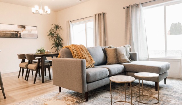 The Landon- Stylish Townhouse-Centrally Located.