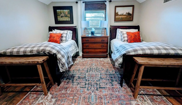 The Lanier Room at The Town House Inn - Guesthouse