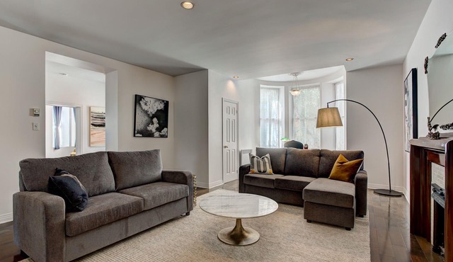 The large 1 bedroom Suite "au Château"