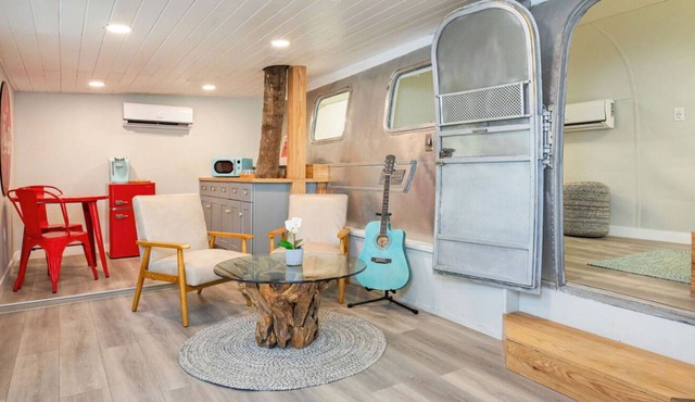 THE LARGO AIRSTREAM