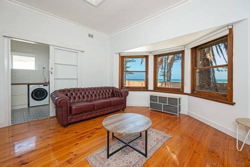 The Largs Lookout - Modern Coastal Apartment