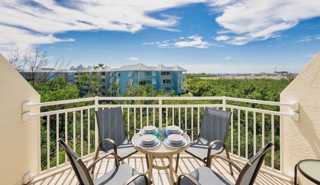 *THE LARK’S LANDING @ SUNRISE SUITES* Condo & Pool + LAST KEY SERVICES…